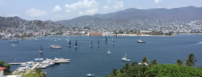 Hotel Aristos Majestic is one of Hoteles del Viejo Acapulco.