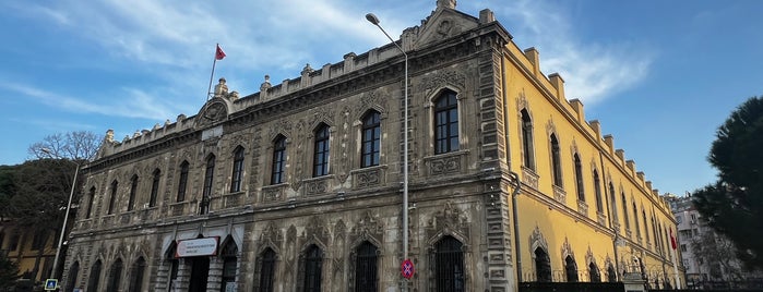 Mithatpaşa Teknik ve Endüstri Meslek Lisesi is one of İzmir 3.