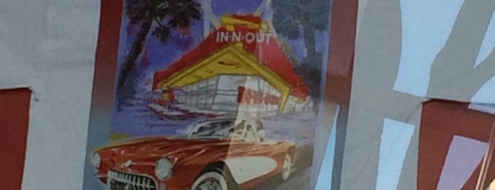 In-N-Out Burger is one of Cagla : понравившиеся места.