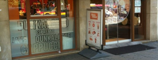 Dunkin' Coffee is one of Lugares guardados de Lisa.