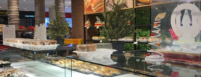 Dynamic Bakery & Cake is one of Must-see seafood places in Jakarta, Indonesia.
