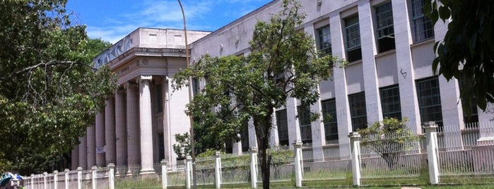 Instituto de Educação General Flores da Cunha is one of Orte, die Angela Teresa gefallen.