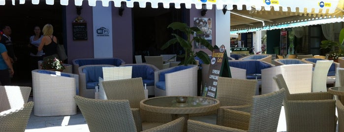 Koursaros Café is one of สถานที่ที่บันทึกไว้ของ Spiridoula.