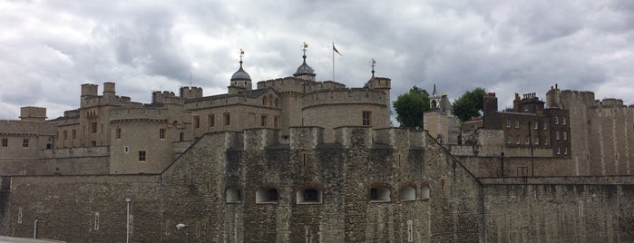 Tower of London is one of Tempat yang Disukai Manuel.