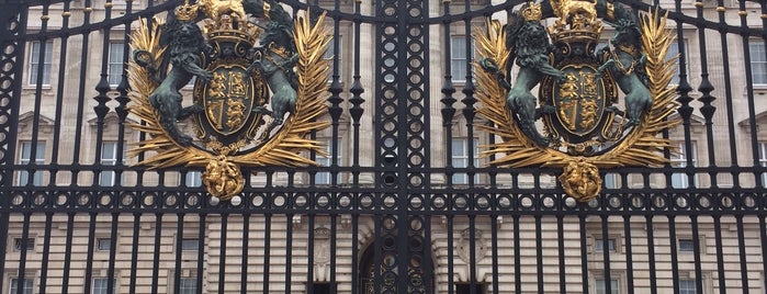 Buckingham Palace is one of Orte, die Manuel gefallen.