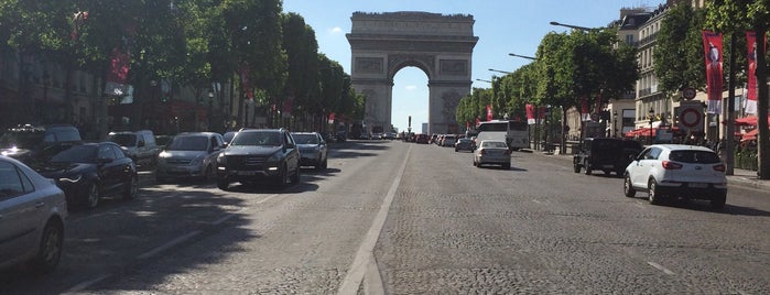 Avenue des Champs-Élysées is one of Orte, die Manuel gefallen.