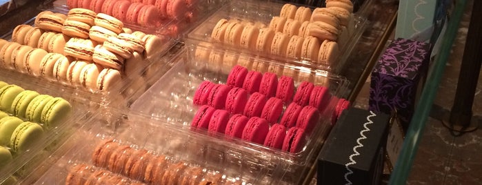 Ladurée is one of Manuelさんのお気に入りスポット.