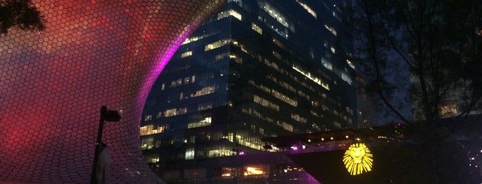 Plaza Carso is one of Manuelさんのお気に入りスポット.