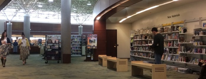 Chantilly Regional Library is one of Lugares favoritos de Nitza.