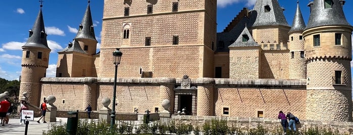 Alcázar de Segovia is one of Tempat yang Disukai joe.