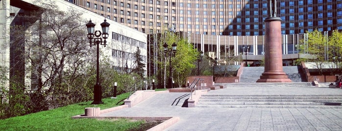 Площадь Шарля де Голля is one of Площади Москвы / Squares of Moscow.