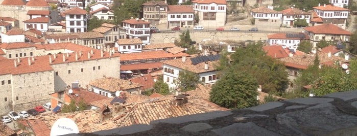 Hıdırlık Seyir Tepesi is one of สถานที่ที่ gamze ถูกใจ.