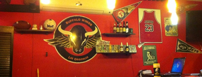 Buffalo Wings is one of Tempat yang Disukai Juan pablo.