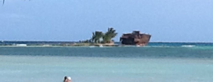 Rocky Cay is one of San Andres.