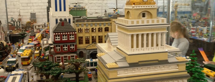 GameBrick. музей-выставка моделей из кубиков LEGO is one of Питер с семьей.