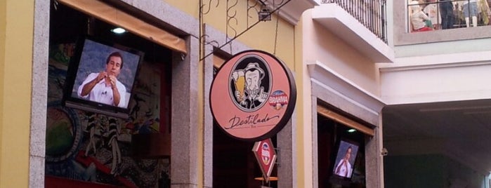 Destilado Bar is one of Tempat yang Disukai Claudiberto.