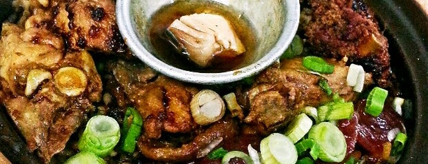 Heun Kee Claypot Chicken Rice 禤記瓦煲雞飯 is one of Da Bomb Dinner.