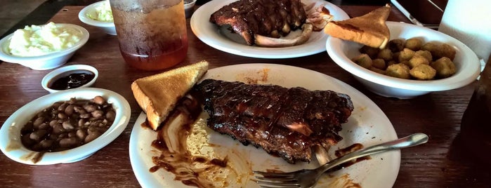 Hillbillywillys Bar-B-Q Chattanooga, TN is one of markさんのお気に入りスポット.