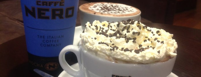 Caffè Nero is one of Helenさんのお気に入りスポット.