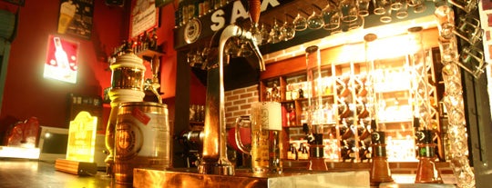 Saxo pub Cañaveral is one of Martes Visa II.