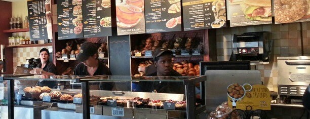 Einstein Bros Bagels is one of สถานที่ที่ Andres ถูกใจ.