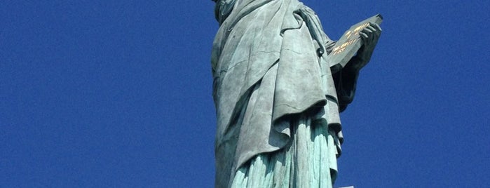 自由の女神像 is one of Incontournable de Paris.