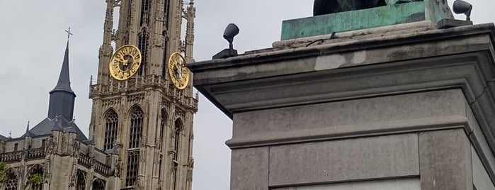 Rubens Standbeeld is one of Antwerp.
