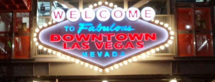 Fremont Street is one of Locais curtidos por Luis Felipe.