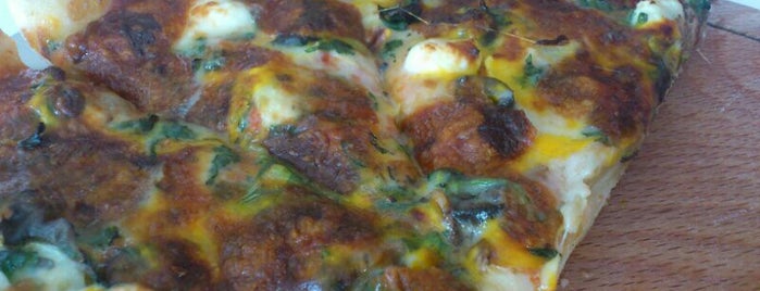 Sarpino's Pizzeria is one of Yihecek.