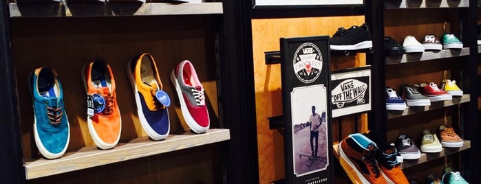 Vans is one of Locais curtidos por Alex.