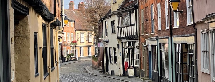 Elm Hill is one of NORWICH 🎪🗿🏰.