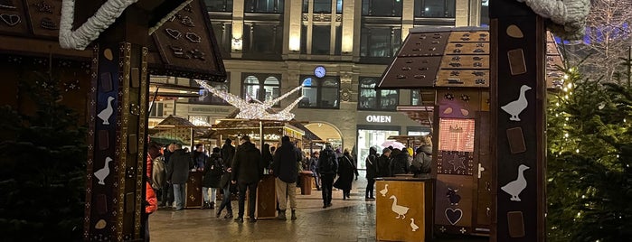 Weihnachtsmarkt Gänsemarkt is one of Hamburg.