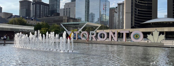 City Of Toronto Sign is one of Darwin'in Beğendiği Mekanlar.