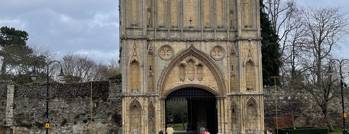 Abbey Gate is one of James'in Beğendiği Mekanlar.