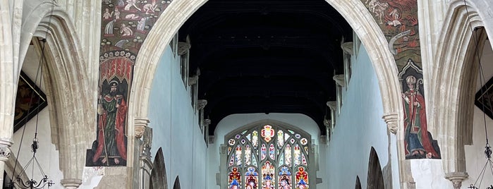 The Parish Church of St. Thomas & St. Edmund is one of Lista de Londres.