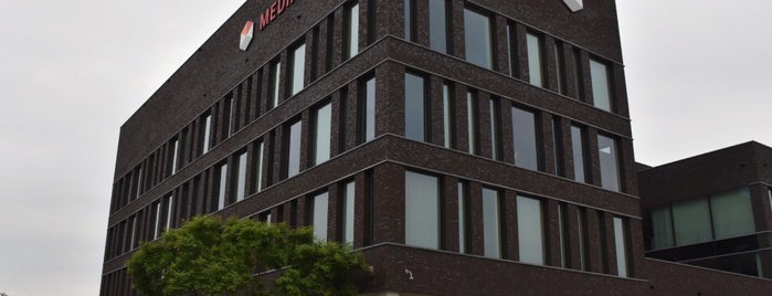 Mediahuis Antwerpen is one of Lieux qui ont plu à Charlotte.