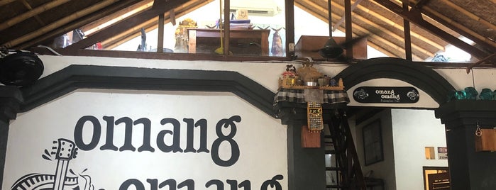 Omang Omang Cafe is one of Padang bai.