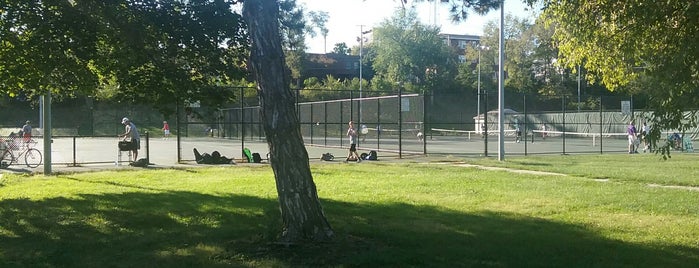 Dewey Public Tennis Courts is one of Locais curtidos por Ray L..