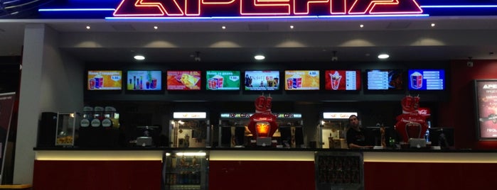 Кино Арена Делукс (Arena Deluxe Cinema) is one of Posti che sono piaciuti a 83.