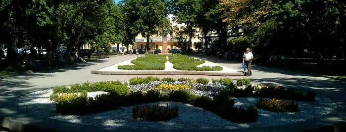 Площа Адама Міцкевича / Adam Mickiewicz Square is one of สถานที่ที่ Anton ถูกใจ.