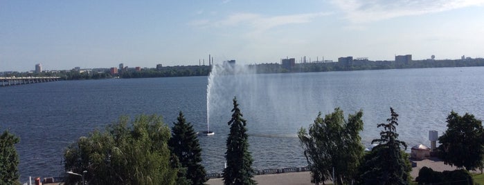 Фонтан «Водограй» is one of Днепропетровск.