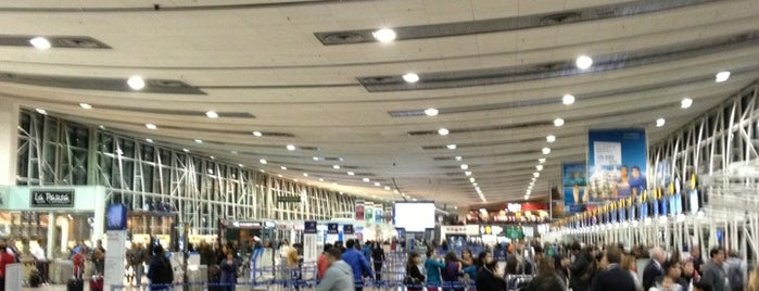 Comodoro Arturo Merino Benitez International Airport (SCL) is one of CHL Chile.