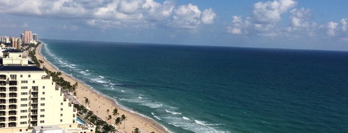 Hilton Fort Lauderdale Beach Suite 2218 is one of Alonso’s Liked Places.