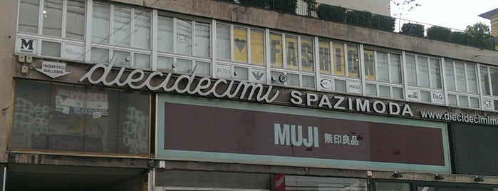 Diecidecimi Spazimoda is one of Милан.