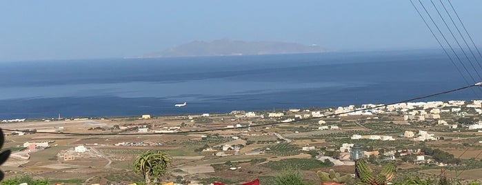 Metaxi Mas is one of Santorini.