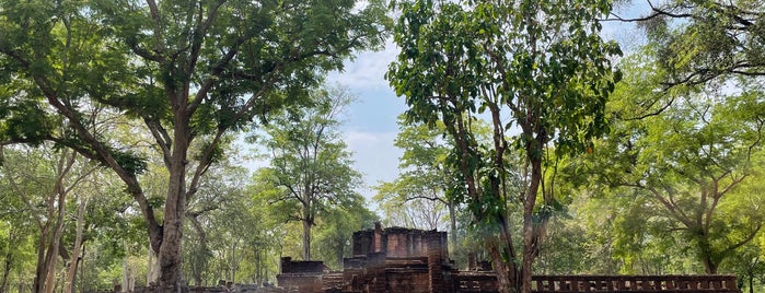 Kamphaeng Phet Historical Park is one of Thai17.