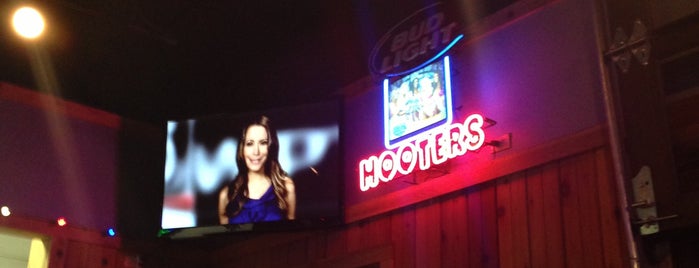 Hooters is one of Lugares visitados.