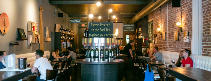 Splash Wine Lounge is one of Orte, die TheDL gefallen.
