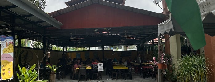 Lubuk Bangku Cabin Cafe is one of lembah klang.