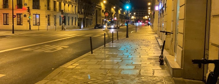 Rue de Châteaudun is one of Locais curtidos por Apo K Lyps.